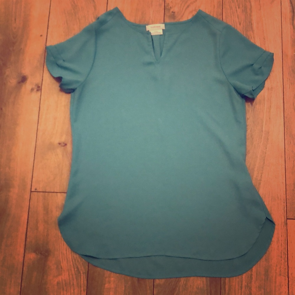 Van Heusen - XSmall Top
Excellent condition